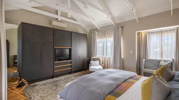To Let 1 Bedroom Property for Rent in Thesen Islands Western Cape